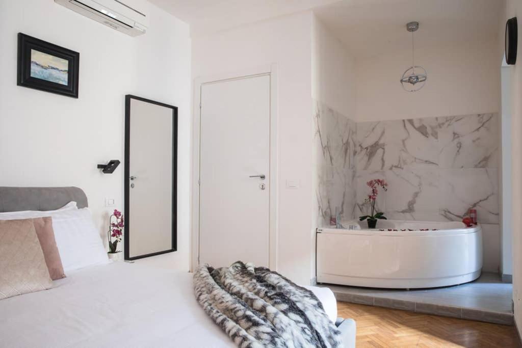 רומא Pink Intimate Jacuzzi Suite Trastevere - Top Collection מראה חיצוני תמונה